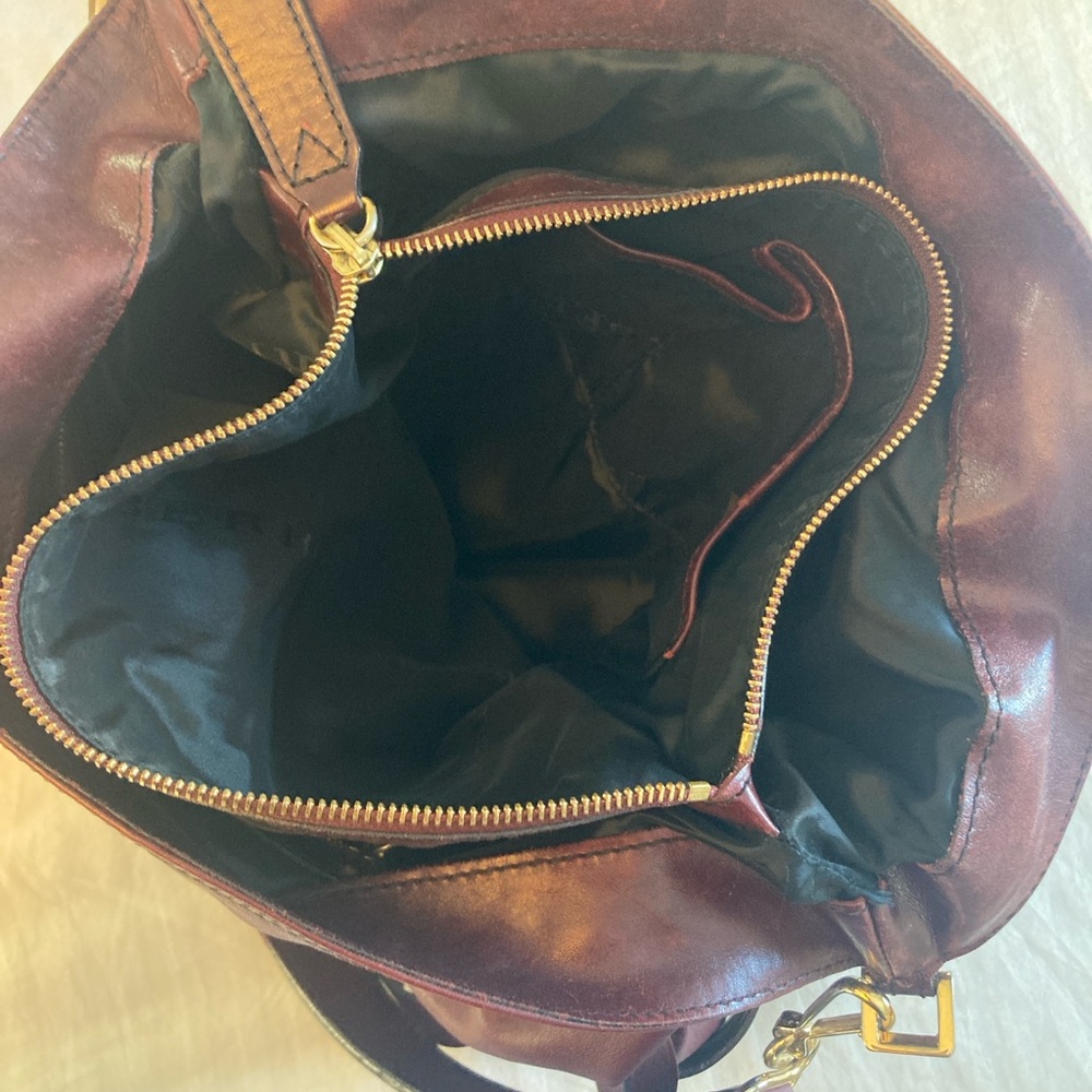 Burberry Bridle Gosford Hobo Bag in Burgundy Lambskin - Picture 12 of 17